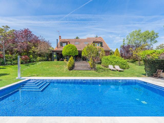 Chalet en venta en Madrid, Rosas Musas. Chalets.