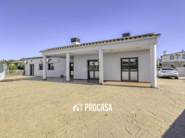 Chalet en venta en Cistella. Casa unifamiliar en Cistella, Girona. Chalets.