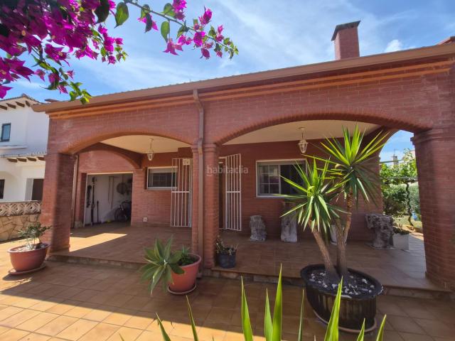 Chalet en venta en Creixell Costa Dorada. PRECIOSO CHALET EN ZONA RESIDENCIAL. Chalets.