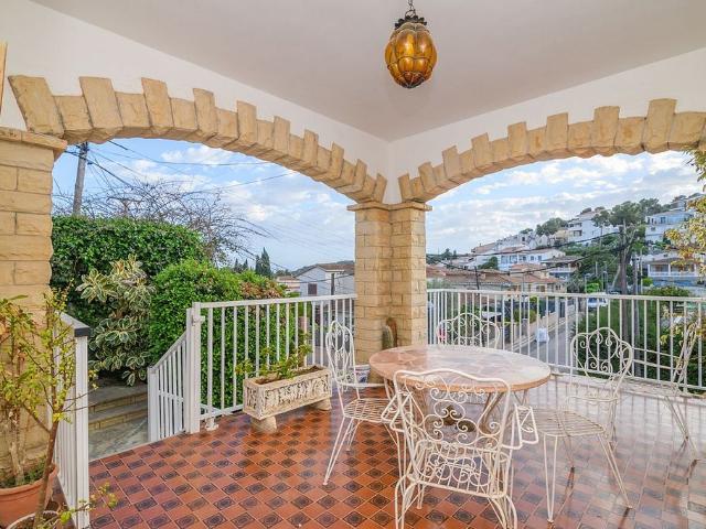 Casa en venta en calle Del Gessamí, Cubelles, de 178 m² 5 habitaciones por 399.900