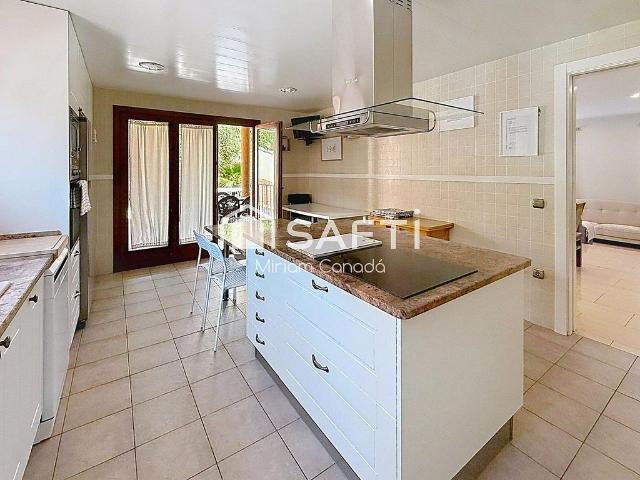 Chalet en venta en calle De Ricreu, Cubelles, de 446 m² 5 habitaciones por 699.000
