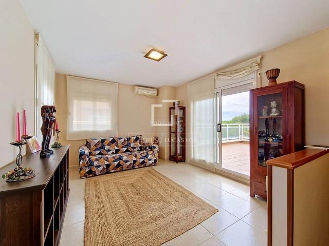 Chalet en venta en Cubelles, Les Salines Pla de Sant Pere. Casa de 3 dormitorios en venta en Cubelles, Barcelona. Chalets.