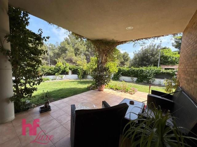 Chalet en venta en Cubelles, Mas Trader Corral d´En Tort Corral d´En Cona. Villa exclusiva a cuatro vientos con piscina, jardín y máxima privacidad en Parc de Cubelles a minutos del mar. Chalets.