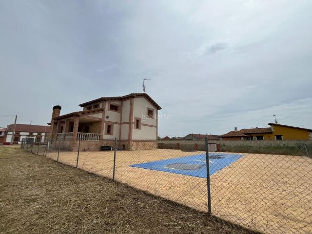 Chalet en venta en Cuéllar. CHALET INDEPENDIENTE EN ARROYO DE CUELLAR. Chalets.
