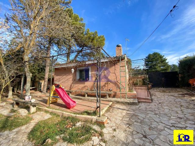 Chalet en venta en Cuenca, Fuensanta Universidad. Se vende Finca de 3040 m2 en el Pinar de Jábaga con casa de 286 m2. Chalets.