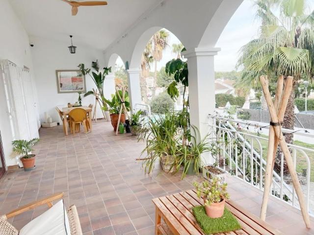 Chalet en venta en Cunit, Cunit Residencial Costa Dorada. CHALET EN VENTA EN CALLE ANDORRA. Chalets.