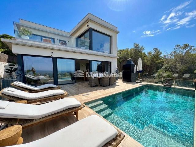 Chalet en venta en Cunit, Cunit Residencial Costa Dorada. ESPECTACULAR CHALET EN ZONA TRANQUILA DE CUNIT CON INCREIBLES VISTAS AL MAR. Chalets.