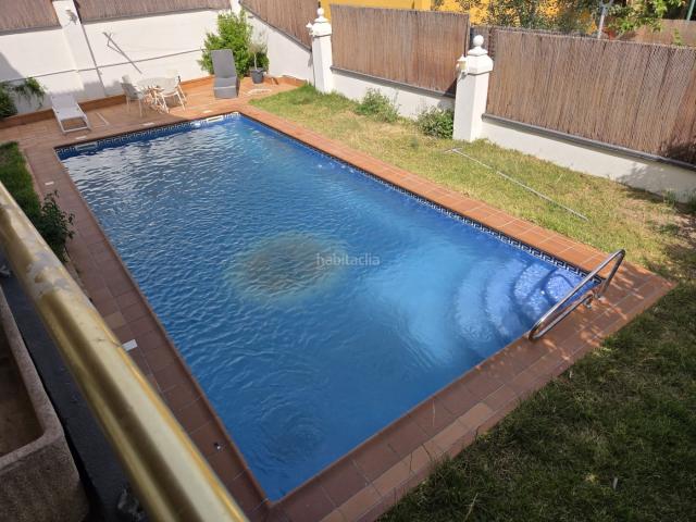 Chalet en venta en Cunit, Cunit Residencial Costa Dorada. Espectacular Chalet Independiente con Apartamento Independiente y Piscina. Chalets.