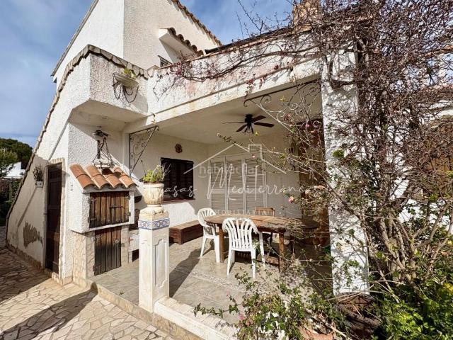 Chalet en venta en Ametlla de Mar L´, Calafat Costa Dorada. Chalet individual a 300m del mar. Chalets Ametlla de Mar.