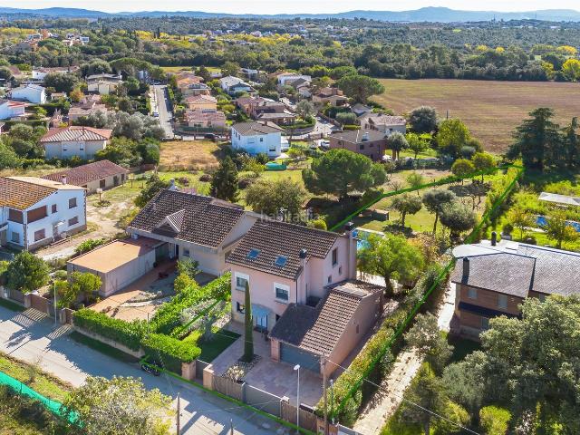 Chalet en venta en Ametlla del Vallès L´. *Casa unifamiliar en L'Ametlla del Vallès: un oasis de confort y estilo*. Chalets Ametlla del Vallès.