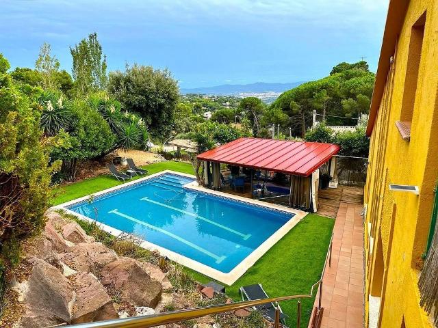 Chalet en venta en calle Amadeu Vives, Ametlla del Vallès, l´, de 94 m² 4 habitaciones por 365.000