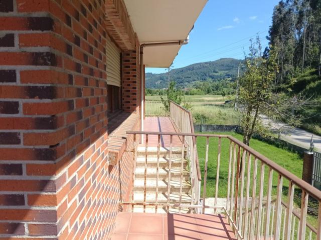 Chalet en venta en Ampuero. Chalet independiente en Ampuero, con 7000 m2 de terreno, de los cuáles 1.200 son urbanos. Chalets.