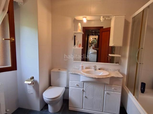 Chalet en venta en Ampuero. Gran chalet individual en Ampuero con 250 m de jardin, a 10 min playas de Laredo. Chalets.