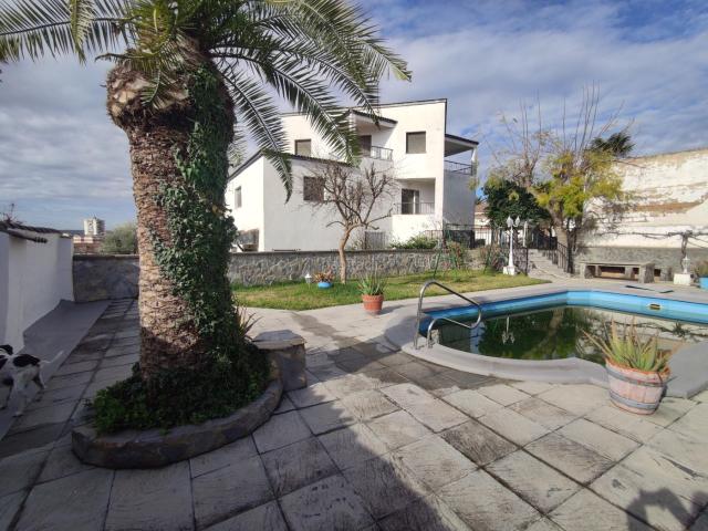 Chalet en venta en Andújar. Urbanización Chalets El Choto. Chalets.