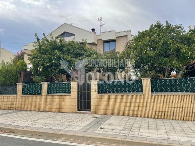 Chalet en venta en Anguciana. Chalet Pareado en Anguciana. Chalets.