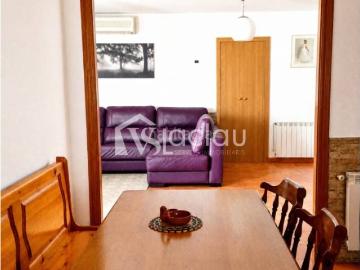 Chalet en venta en Abrera. Bonita casa soleada con piscina. Chalets.