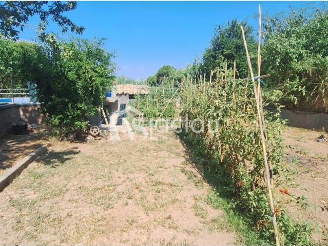 Chalet en venta en Abrera. Casa a cuatro vientos con piscina, terreno y excelente zona exterior. Chalets.