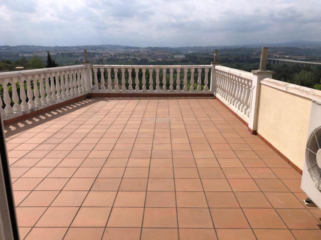 Chalet en venta en Abrera. CHALET CON AMPLIO GARAJE. Chalets.