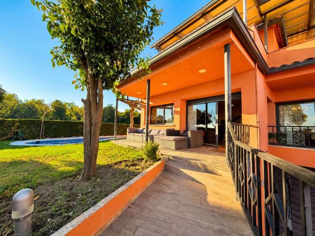 Chalet en venta en Aiguaviva. Chalet independiente en venta en Aiguaviva Girona. Chalets.