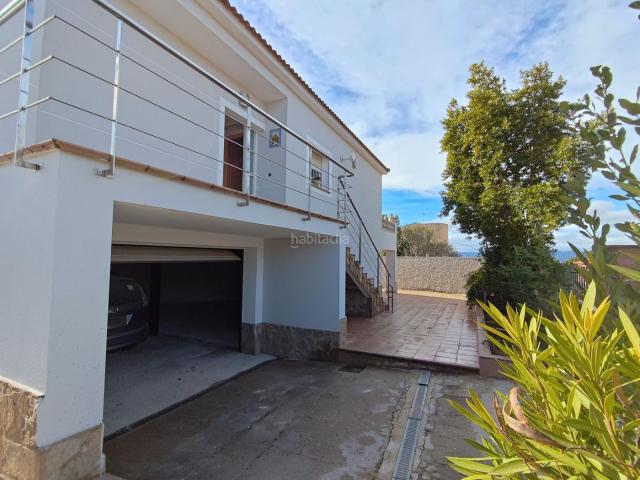 Chalet en venta en Aiguamúrcia. EN VENTA PRECIOSO CHALET EN UN PARAJE NATURAL UBICADO EN CALLE BARCELONA, AIGUAMURCIA TARRAGONA. Chalets.
