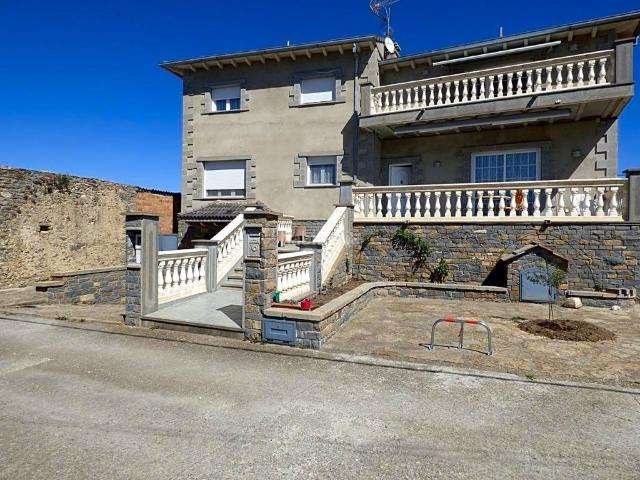 Chalet en venta en Aínsa Sobrarbe. Chalet en parcela independiente en zona de Sobrarbe. Chalets Aínsa.