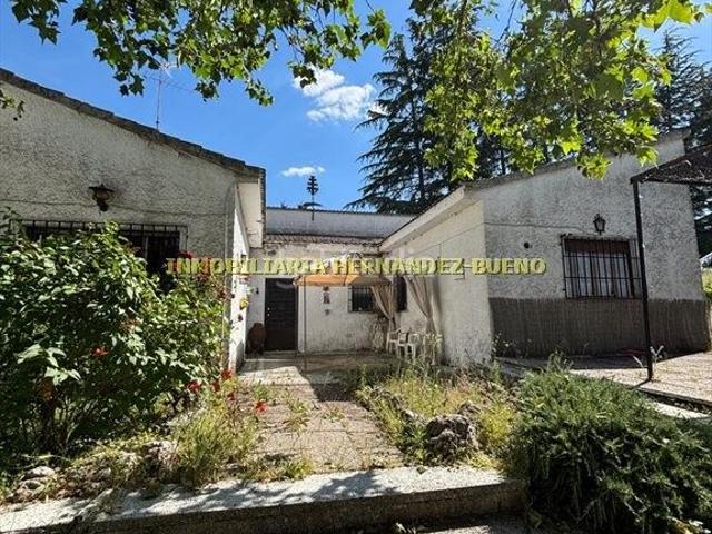 Chalet en venta en Alba de Tormes. CHALET INDIVIDUAL en ALBA DE TORMES, RECIÉN REBAJADO!Parcela de 1.248 m2.Vivienda para reformar y dejar a su gusto. La casa tien. Chalets Alba de.