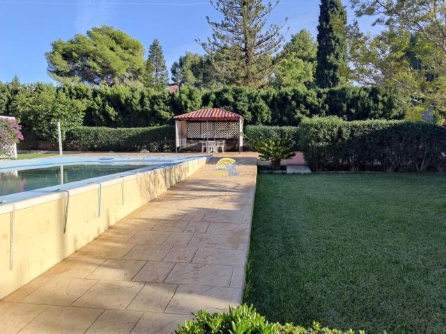 Chalet en venta en Albalat dels Tarongers. ESTUPENDO CHALET ESQUINERO EN ALBALAT DELS TARONGERS. Chalets Albalat dels.