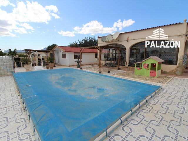 Chalet en venta en Albatera. Casa de campo y Casa de invitados en venta en Albatera Alicante. Chalets.