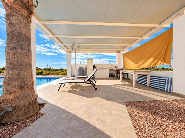 Chalet en venta en Albatera. Una vivienda pensada para disfrutar de la tranquilidad y del exterior. Chalets.