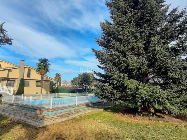 Chalet en venta en Albelda de Iregua. ESPECTACULAR CHALET EN LA CARRETERA SORIA, A TAN SOLO 10MINUTOS DE LOGROÑO. 4.000M2 DE TERRENO, AGUA, PISCINA, CASA DE 400M2 DIVID. Chalets Albelda de.