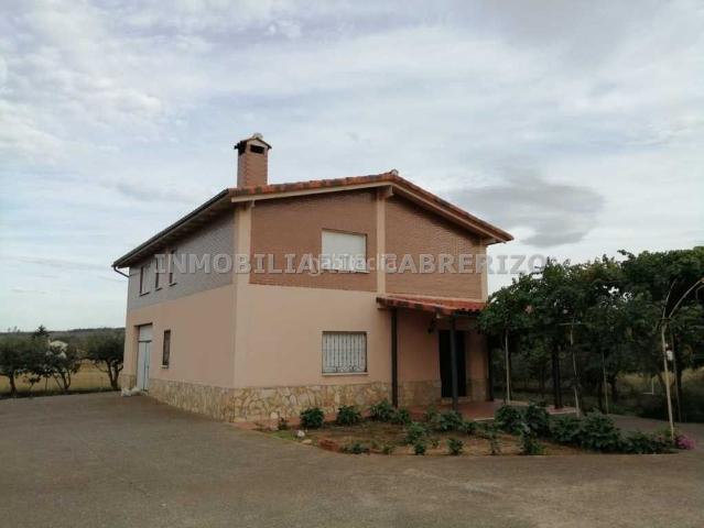 Chalet en venta en Alberite. Chalets.