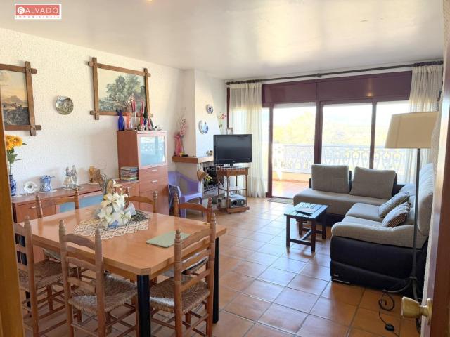 Chalet en venta en Albinyana. CHALET EN ALBINYANA CON JARDÍN Y PISCINA !. Chalets.