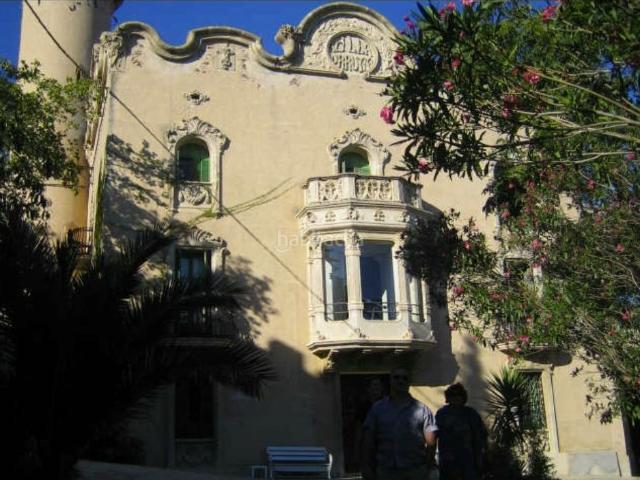 Chalet en venta en Albiol L´. Villa Urrutia Edificio Modernista para startups o Centros de Salud. Chalets Albiol.