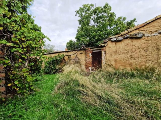 Chalet en venta en Alcampell. Cerca de las Escuelas. Chalets.