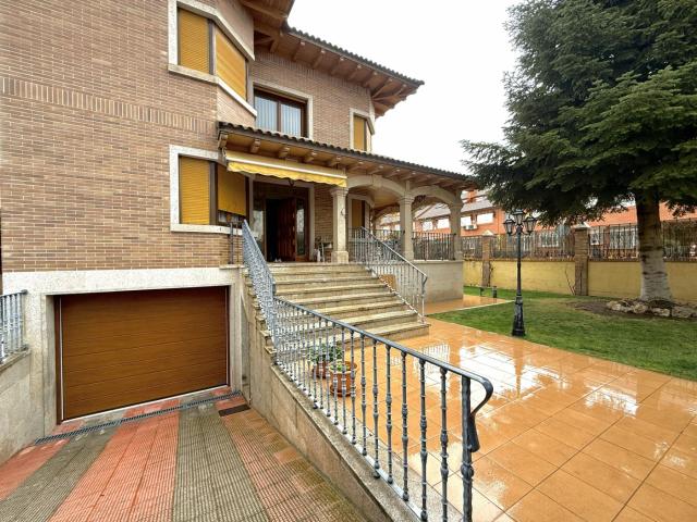 Chalet en venta en Alcalá de Henares, Colonia Bripac. Exclusivo chalet independiente en venta en zona Hipica. Chalets Alcalá de.