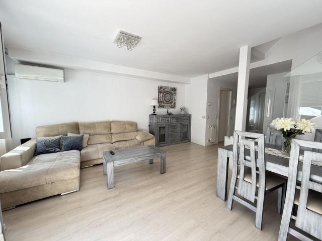 Chalet en venta en Alcalá de Henares, Ensanche. VÉRTICE GRUPO INMOBILIARIO pone a la venta EN EXCLUSIVA este magnífico chalet dentro de urbanización privada en el Ensanche de A. Chalets Alcalá de.