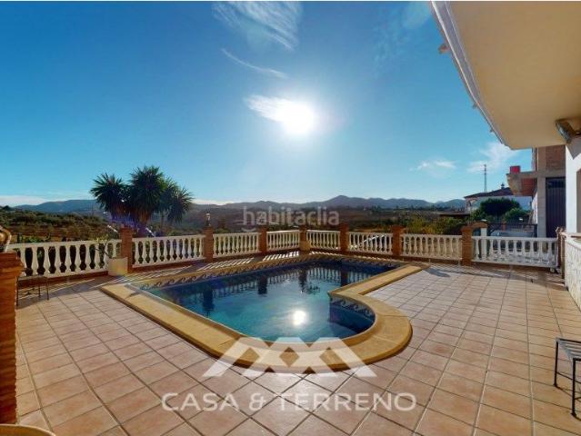 Casa en venta en Alcaucín. A la venta, Chalet, Alcaucín, Málaga. Casas.