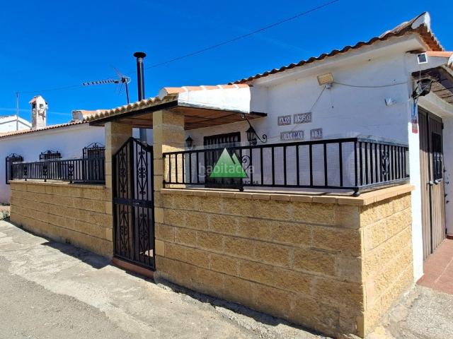 Chalet en venta en Alcaucín. DESCRUBE LAS VISTAS DE ESTE MAGNIFICO CHALET. Chalets.