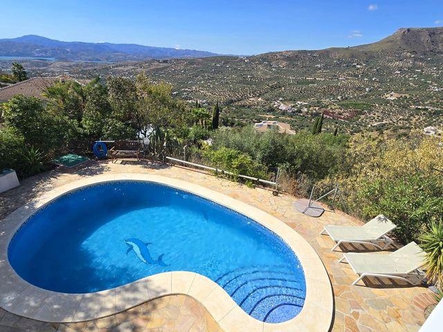Chalet en venta en Alcaucín, Málaga