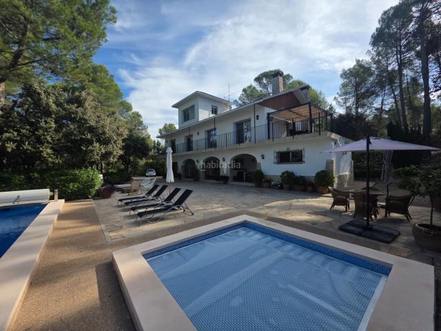 Chalet en venta en Alcoi, Centre Zona Alta. Vivienda amplia rodeada de naturaleza, con piscinas, jacuzzi y excelentes vistas. Chalets.