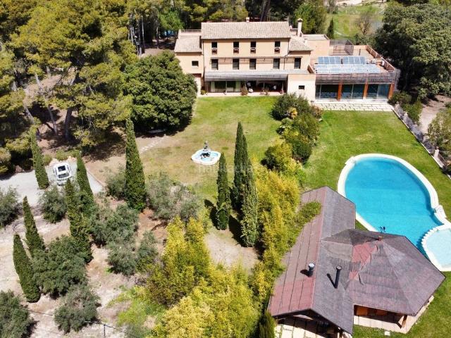 Chalet en venta en Alcoi, Batoi. La Masía Espectacular finca cerca de Alcoy, España. Chalets.
