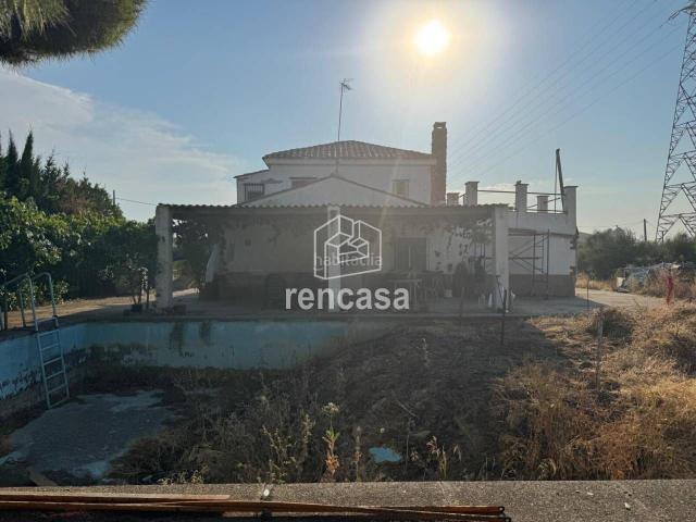 Chalet en venta en Alcoletge. Terreno con Torre. Chalets.