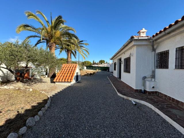 Chalet en venta en Alcossebre. Villa en venta en Tres Playas, 5 dormitorios. Chalets.