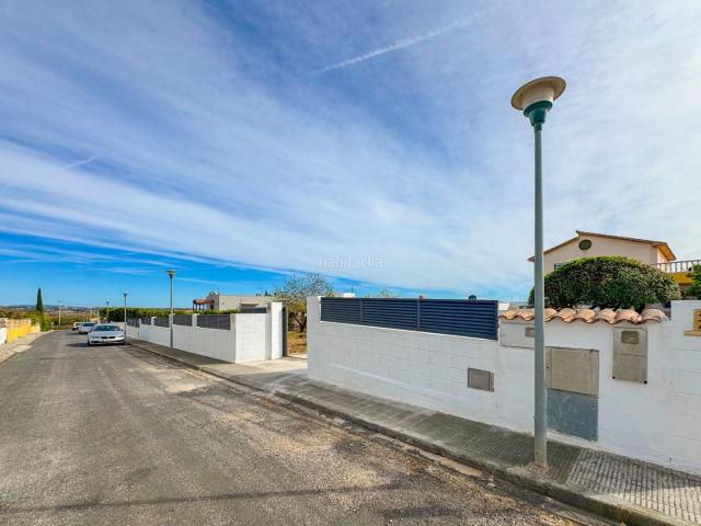 Chalet en venta en Alcover. JOYA EN ALCOVER CHALET REFORMADO CON 1.100m2 DE JARDÍN PRIVADO CALIDAD DE VIDA E INVERSIÓN SEGURA. Chalets.