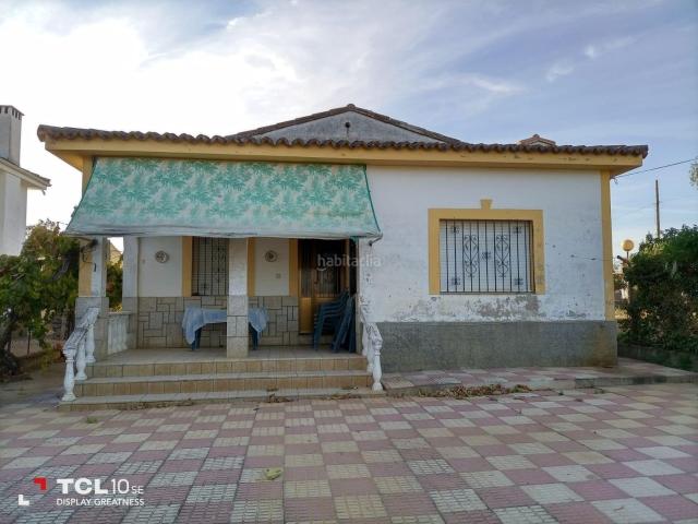 Chalet en venta en Alcuéscar. Casa de Campo en Cruce de las Herrerías, Carretera de Alcuescar. Chalets.
