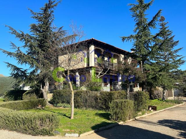 Chalet en venta en Aldeatejada. Vivienda singular en escasos minutos de la ciudad de Salamanca. Chalets.