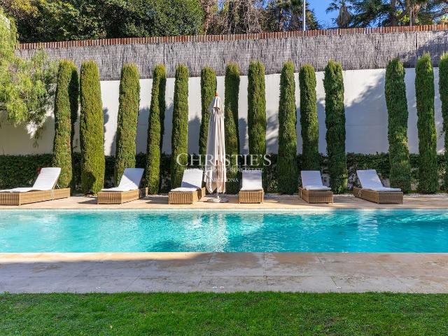 Chalet en venta en Alella. Masía histórica en el centro. Chalets.