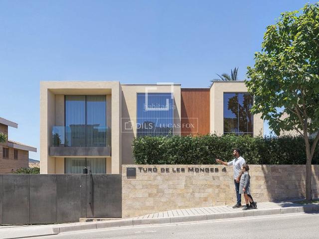 Chalet en venta en Alella. Casa de obra nueva con 4 dormitorios en venta en Alella. Chalets.