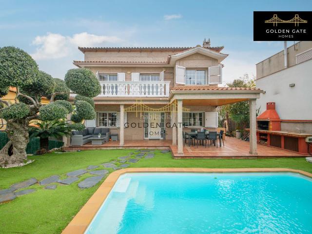 Chalet en venta en Alella. Chalet con piscina y jardín en Alella. Chalets.