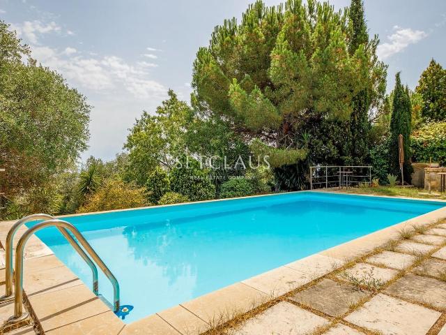 Chalet en venta en Alella. Chalet independiente con vista panoramicas ascensor piscina y placas solares. Chalets.